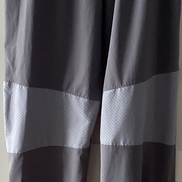 Mens Under Armour large 2 piece running, track, outdoor, warm up suit. 0612 - Picture 10 of 13